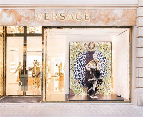 versace nachhaltigkeit|Versace sustainability.